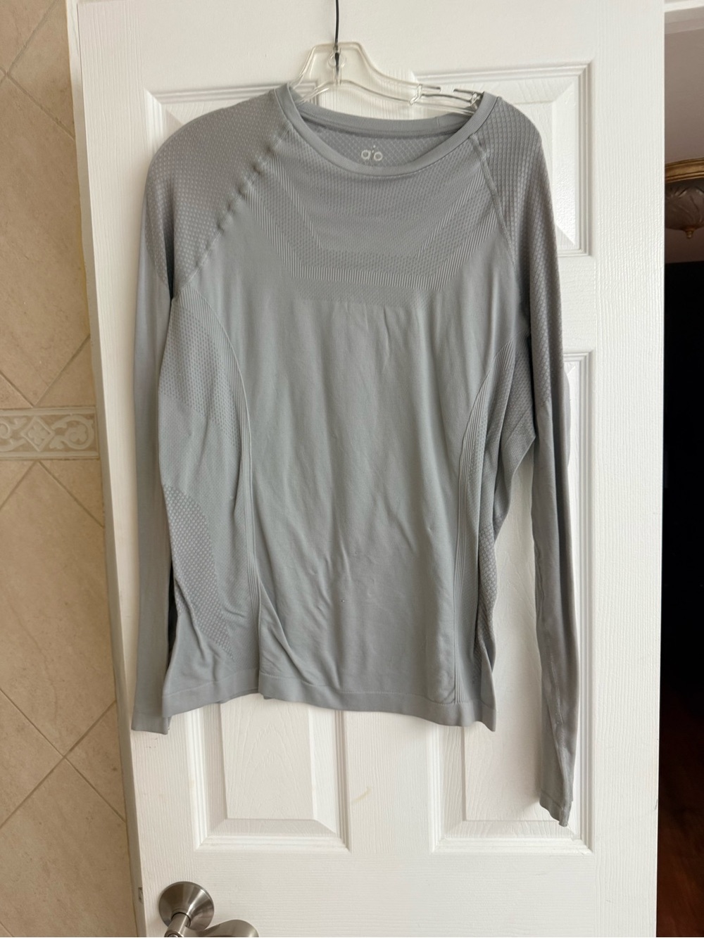 ALI YOGA -Lightweight Long-Sleeve Performance Top in Light Gray